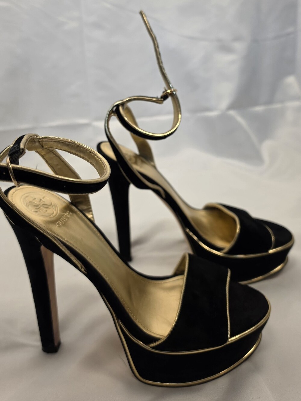 GUESS Empresy Black Velvet Gold Metallic Platform Heels Size 7